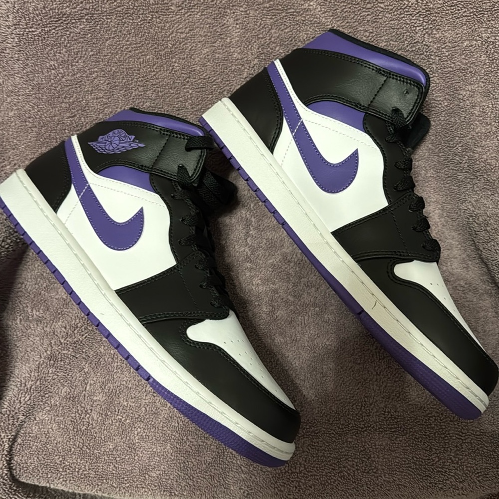 Air Jordan 1 Mid ‘Dark Iris’ 554724-095 Size 11